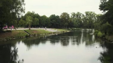 Lippstadt, Almanya yaz günü boyunca merkezi şehir parkı ile Huzurlu nehir 