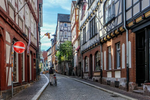 Marburg / Almanya - Ağustos 2019: Marburg Tarihi Şehir Merkezi ve geleneksel evler