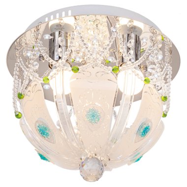 Beyaz arkaplanda izole edilmiş klasik tarzda avize