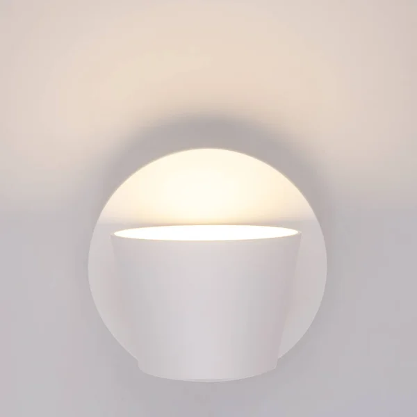 modern tarzda duvar lambası.