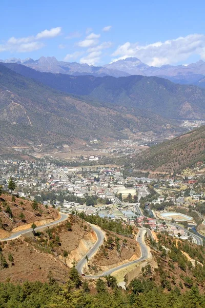 Enrolamento Estrada Asfalto Curvo Colina Com Vista Para Cidade Thimphu Imagens De Bancos De Imagens