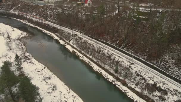 Letecký Pohled Osobní Vlak Projíždějící Přes Poprad River Poprad Landscape — Stock video