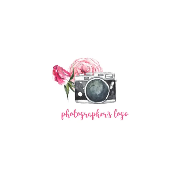 白色隔离背景上的摄影师徽标 美丽的水彩插图 复古相机和美丽的花 — 图库照片