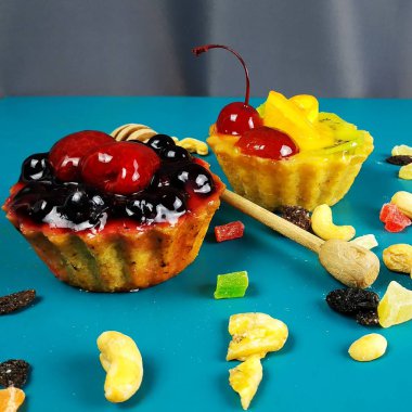 Lezzetli kek çilek ile