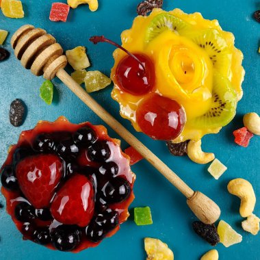 Lezzetli kek çilek ile