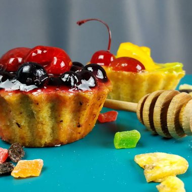 Lezzetli kek çilek ile