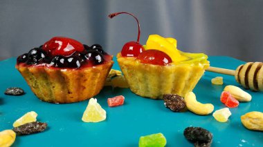 Lezzetli kek çilek ile