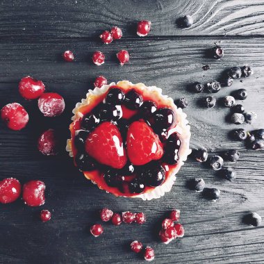 Lezzetli kek çilek ile