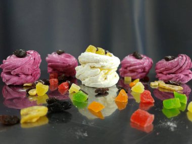 Lezzetli kek çilek ile