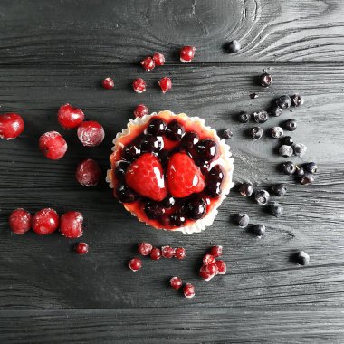 Lezzetli kek çilek ile