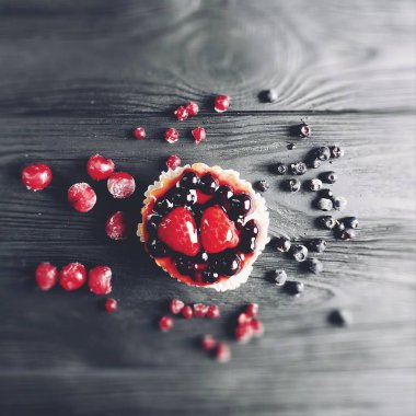 Lezzetli kek çilek ile