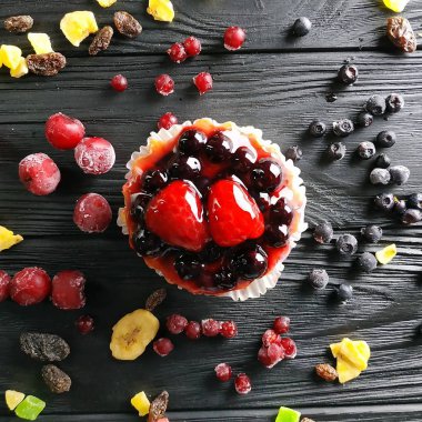 Lezzetli kek çilek ile