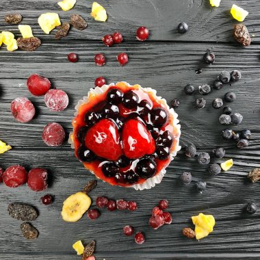 Lezzetli kek çilek ile