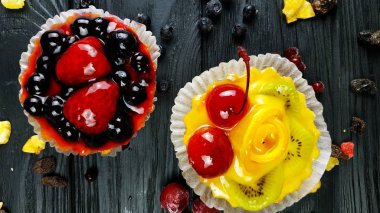 Lezzetli kek çilek ile