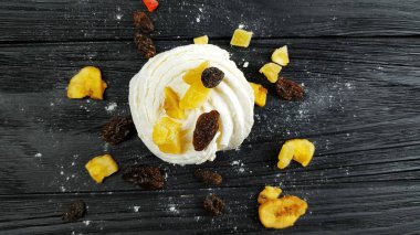 Lezzetli kek çilek ile