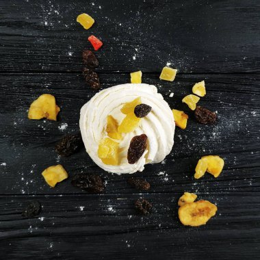 Lezzetli kek çilek ile