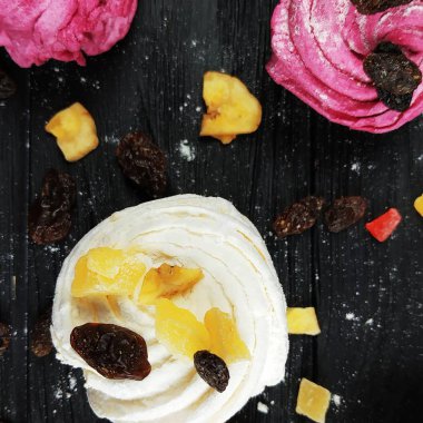 Lezzetli kek çilek ile