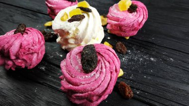 Lezzetli kek çilek ile