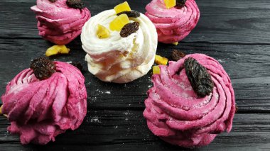 Lezzetli kek çilek ile