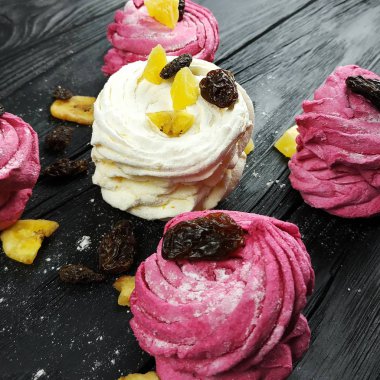 Lezzetli kek çilek ile