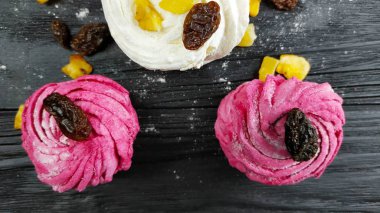 Lezzetli kek çilek ile