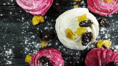 Lezzetli kek çilek ile