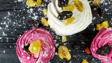 Lezzetli kek çilek ile