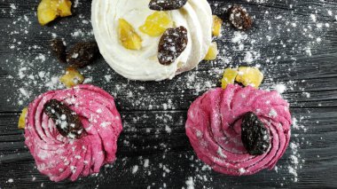 Lezzetli kek çilek ile