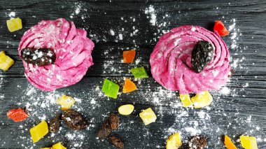 Lezzetli kek çilek ile