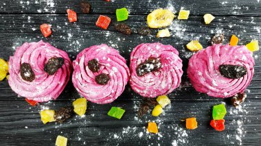 Lezzetli kek çilek ile