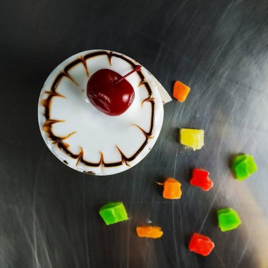 Lezzetli kek çilek ile