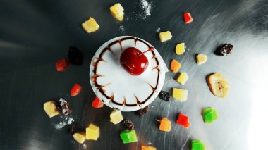 Lezzetli kek çilek ile