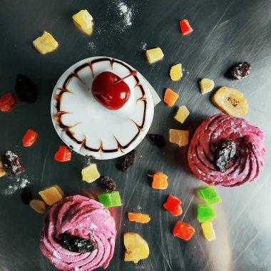 Lezzetli kek çilek ile