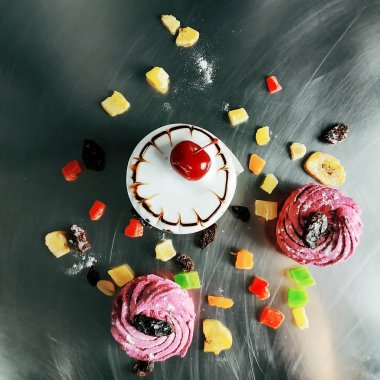 Lezzetli kek çilek ile