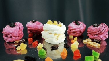 Lezzetli kek çilek ile