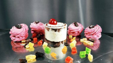 Lezzetli kek çilek ile