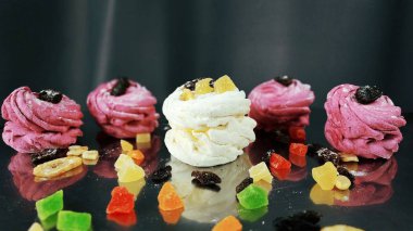 Lezzetli kek çilek ile