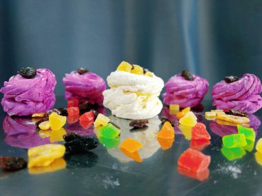 Lezzetli kek çilek ile