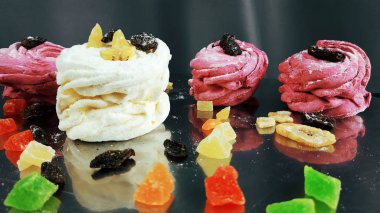 Lezzetli kek çilek ile