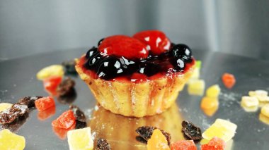 Lezzetli kek çilek ile