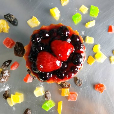 Lezzetli kek çilek ile