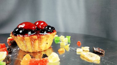 Lezzetli kek çilek ile