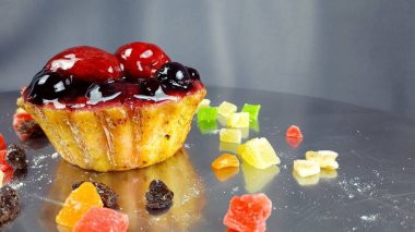 Lezzetli kek çilek ile