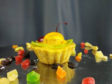 Lezzetli kek çilek ile