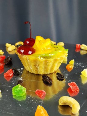 Lezzetli kek çilek ile