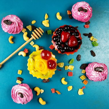 Lezzetli kek çilek ile