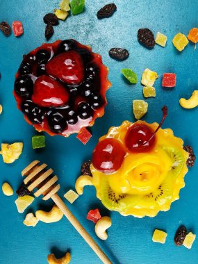 Lezzetli kek çilek ile