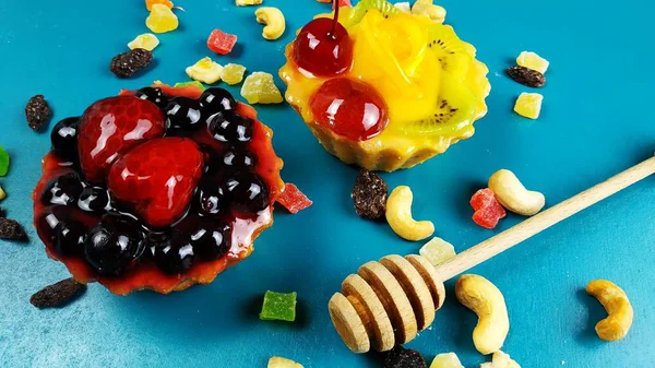 Lezzetli kek çilek ile