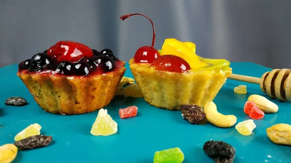 Lezzetli kek çilek ile