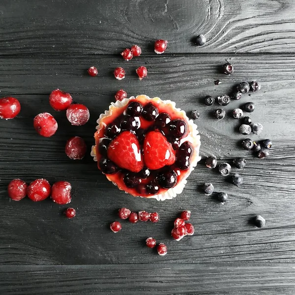 Lezzetli kek çilek ile